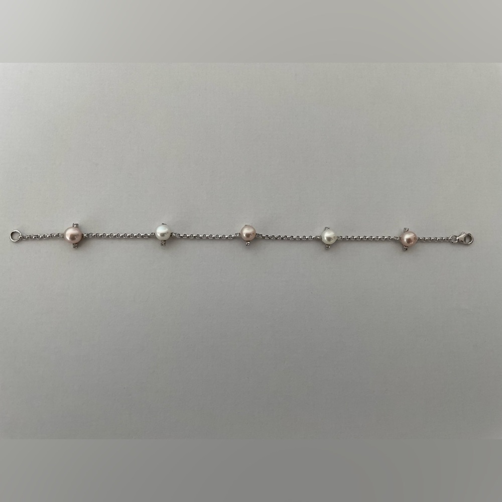 Bracelet with pearls and crystals